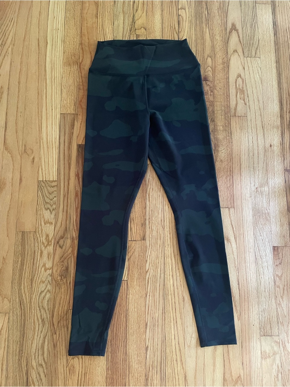 ALO Women’s High-Waist Camo Vapor Legging - Hunter Camouflage, size large
